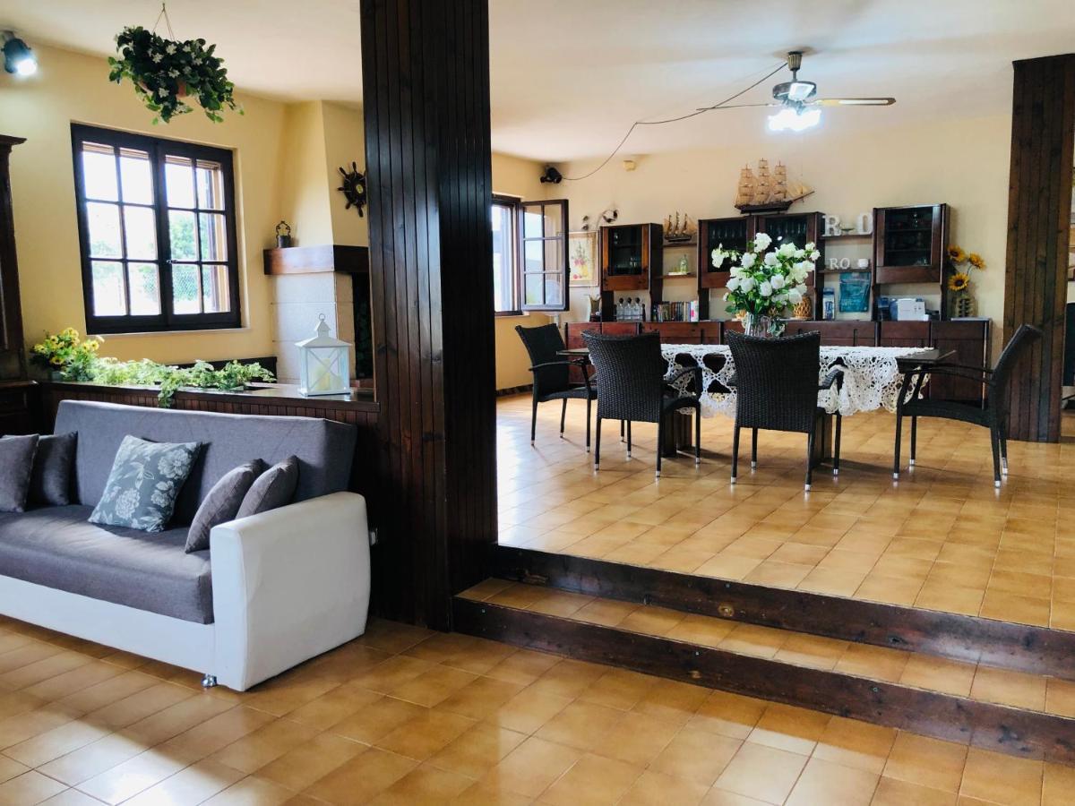 Villa Ro Porto Columbu - Perd'E Sali Bagian luar foto