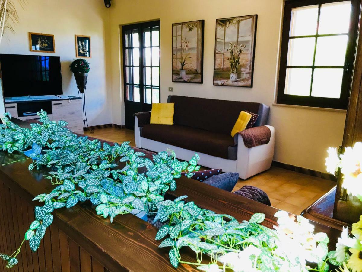 Villa Ro Porto Columbu - Perd'E Sali Bagian luar foto